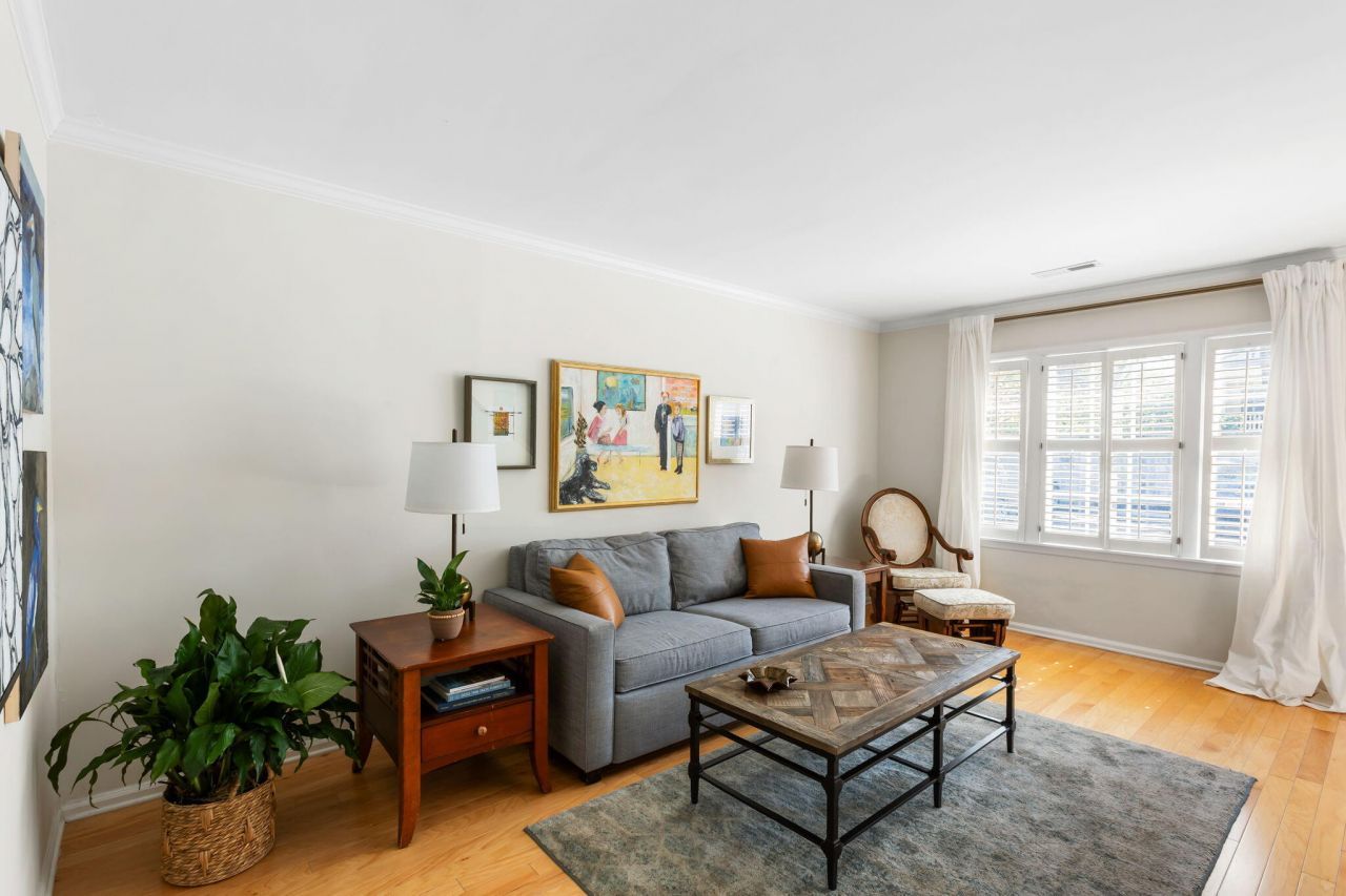 12 George Street Photo 10