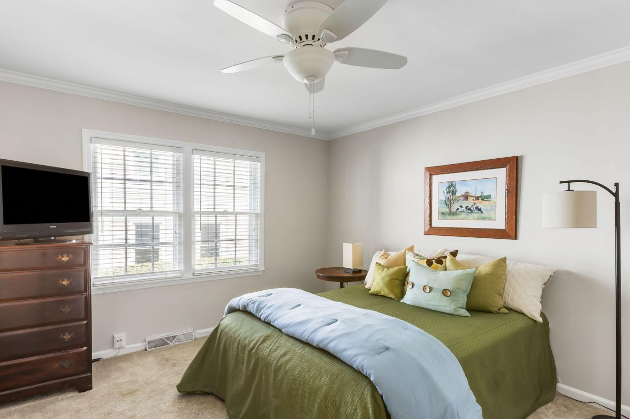 12 George Street Photo 12