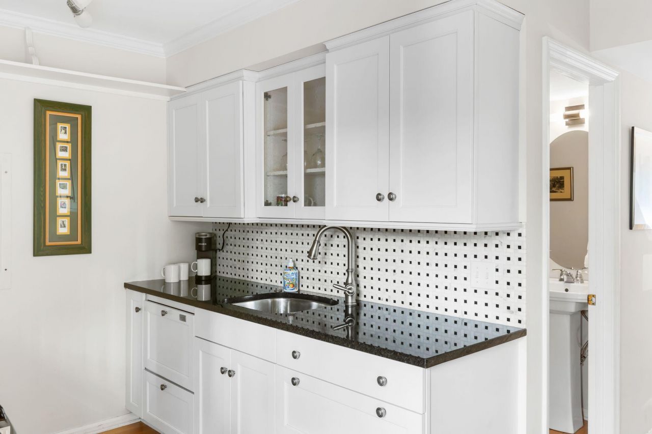 12 George Street Photo 7