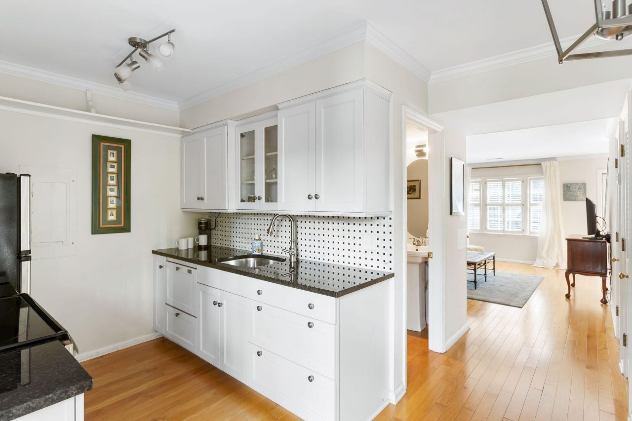 12 George Street Photo 8