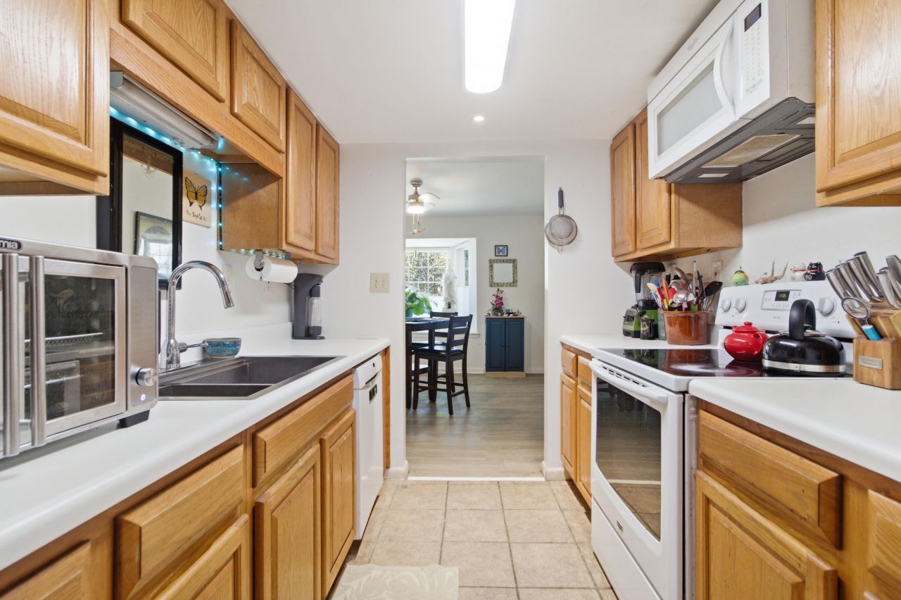 2948 Cathedral Lane Photo 11