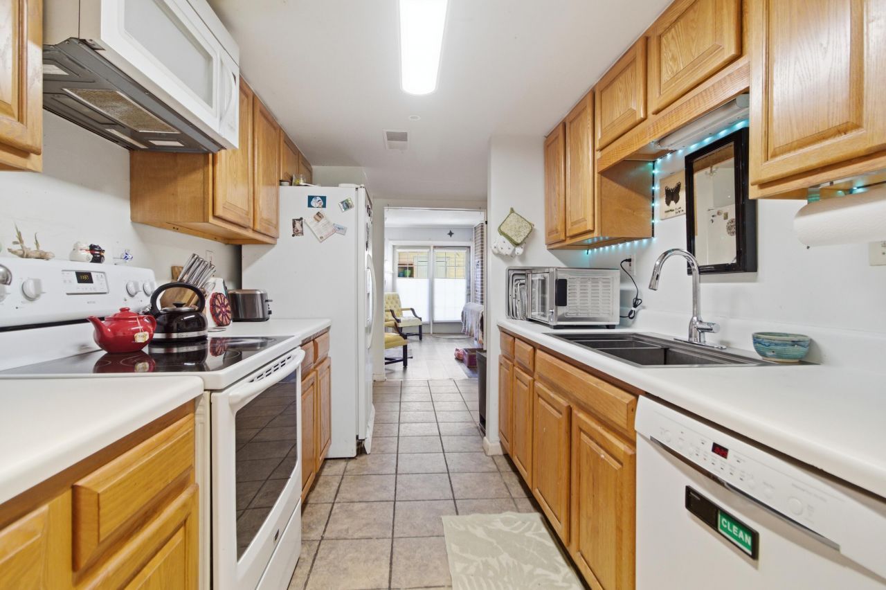 2948 Cathedral Lane Photo 12