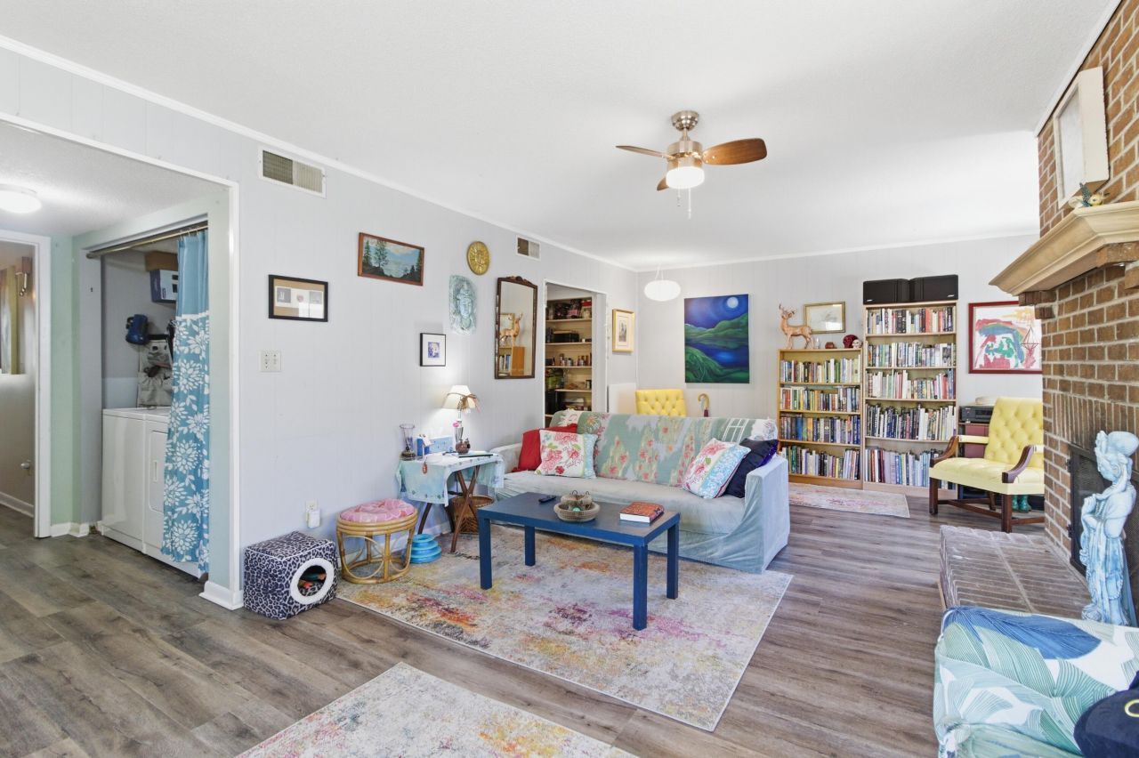 2948 Cathedral Lane Photo 17