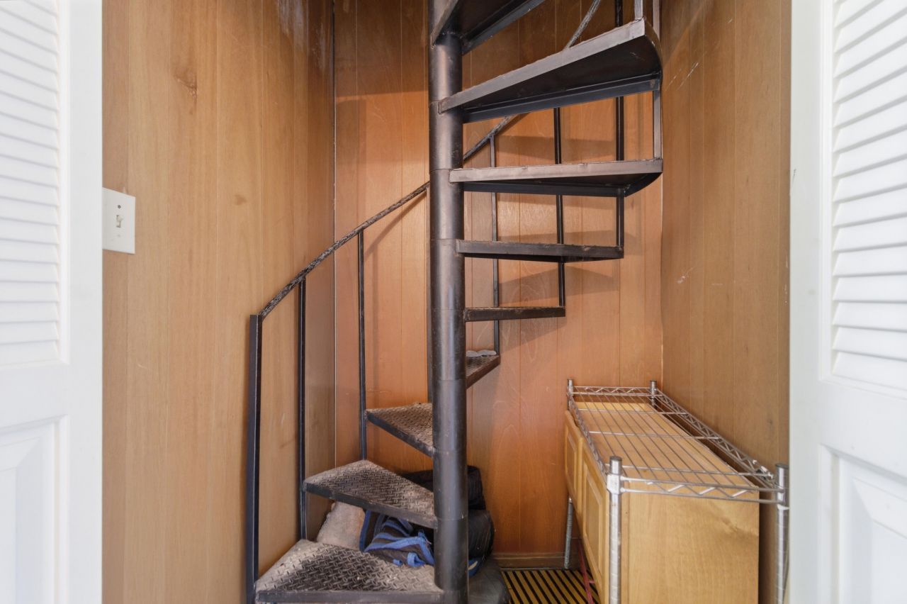 2948 Cathedral Lane Photo 23