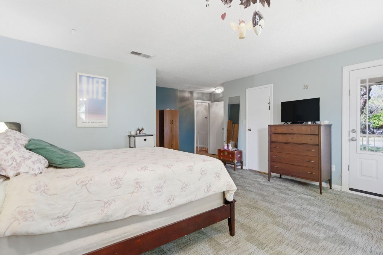 2948 Cathedral Lane Photo 26