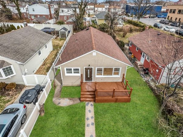 27 Sewell Street , Hempstead, NY 11550