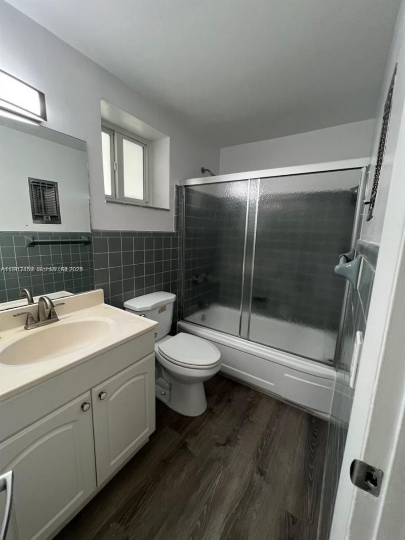 462 Golden Isles Dr, Unit 202, Hallandale Beach, FL 33009 Photo