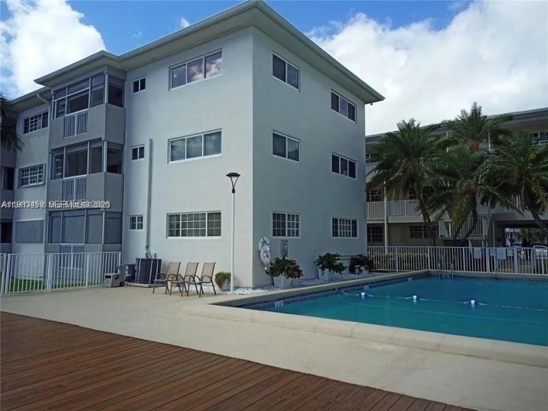 462 Golden Isles Dr, Unit 202, Hallandale Beach, FL 33009 Photo