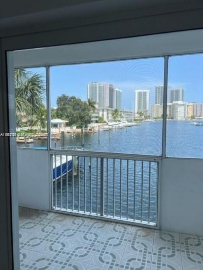 462 Golden Isles Dr, Unit 202, Hallandale Beach, FL 33009 Photo