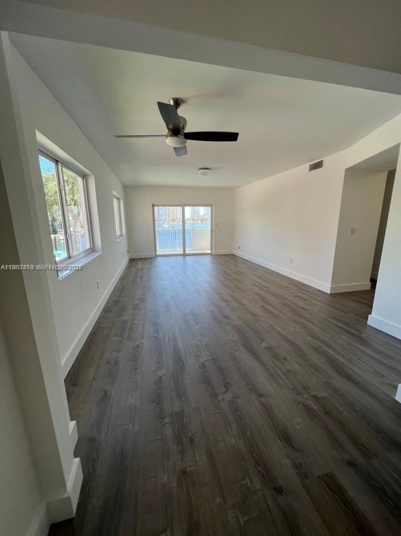 462 Golden Isles Dr, Unit 202, Hallandale Beach, FL 33009 Photo