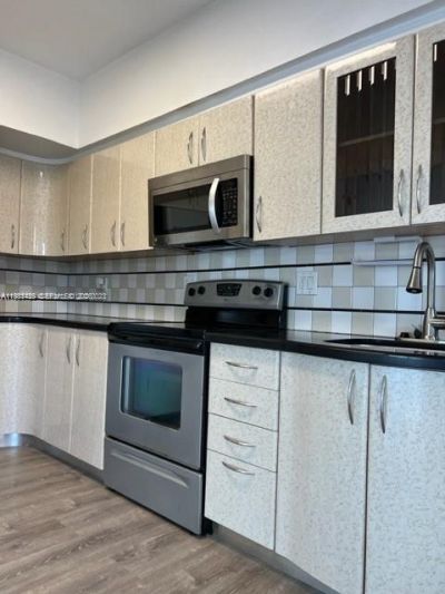 462 Golden Isles Dr, Unit 202, Hallandale Beach, FL 33009 Photo