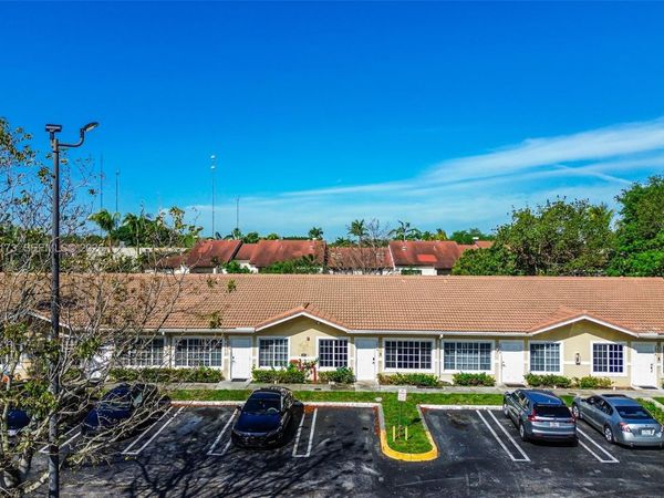 3916 SW 48th Ave , Pembroke Park, FL 33023