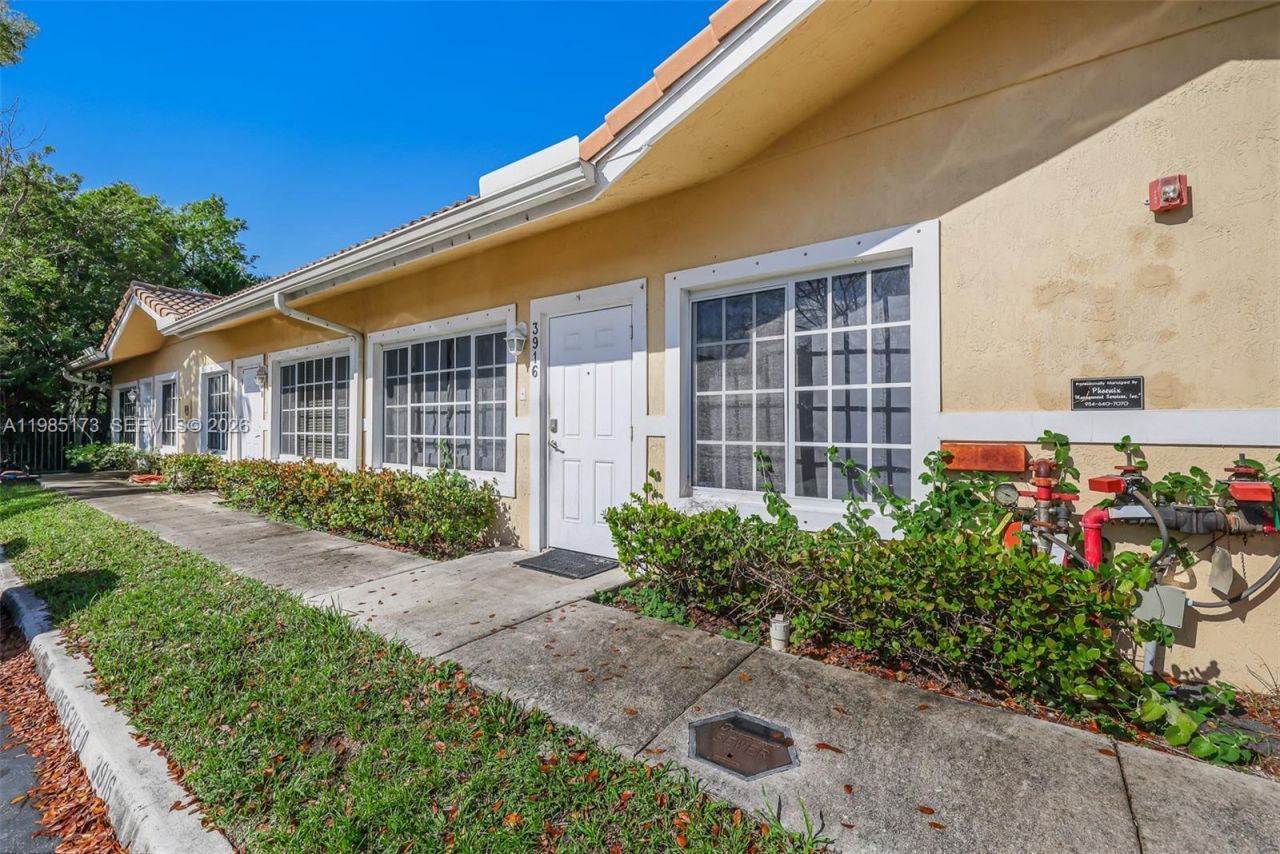3916 SW 48th Ave , Pembroke Park, FL 33023 Photo