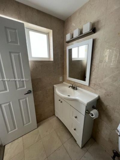 462 Golden Isles Dr, Unit 202, Hallandale Beach, FL 33009 Photo