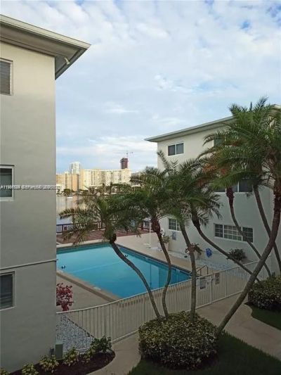 462 Golden Isles Dr, Unit 202, Hallandale Beach, FL 33009 Photo