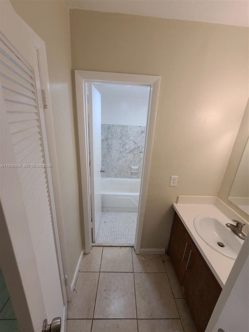 140 Royal Palm Rd , Unit 107, Hialeah Gardens, FL 33016 Photo