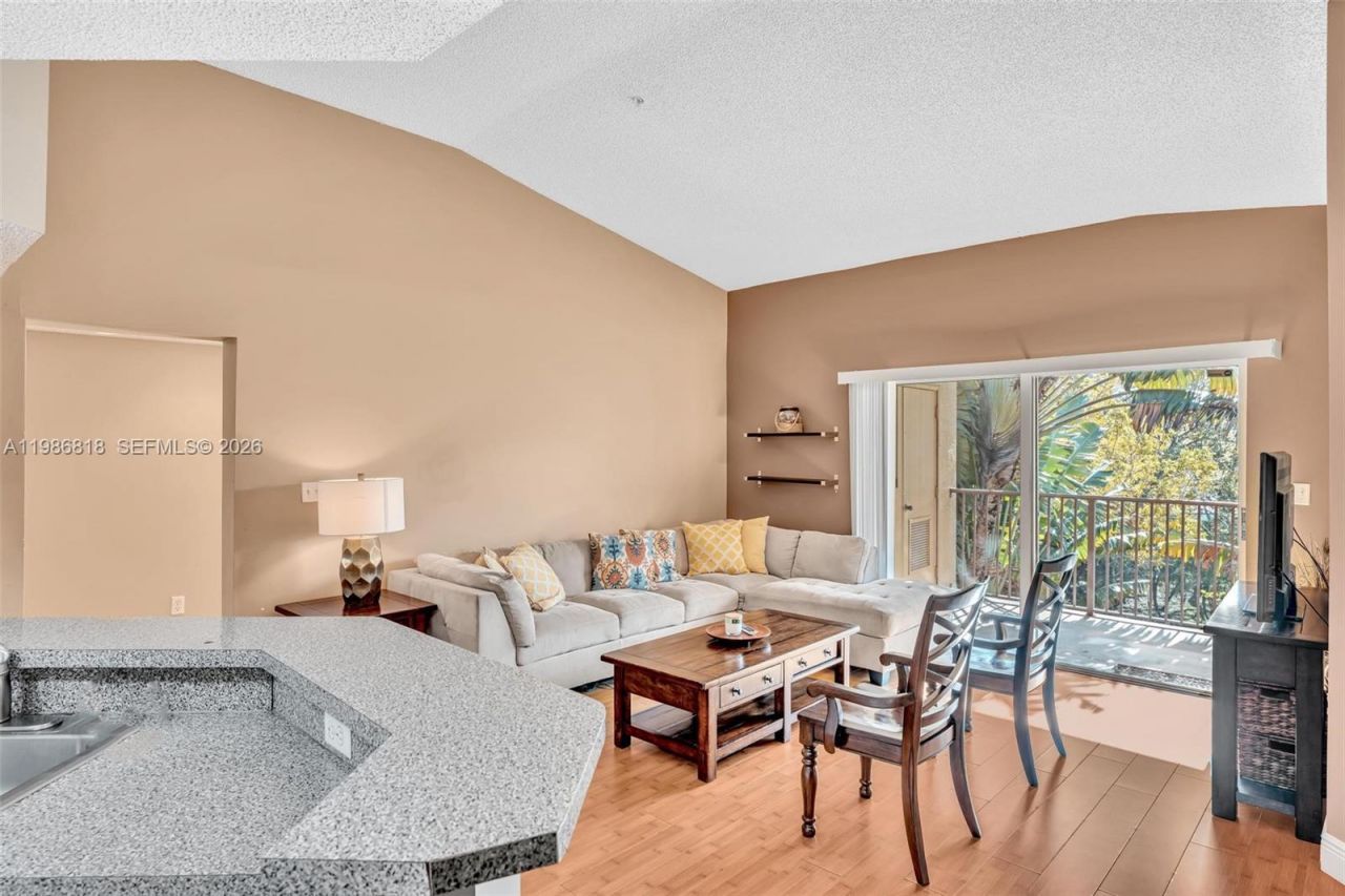 771 N Pine Island Rd, Unit 303, Plantation, FL 33324 Photo