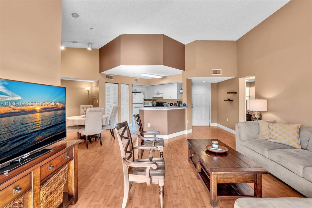 771 N Pine Island Rd, Unit 303, Plantation, FL 33324 Photo