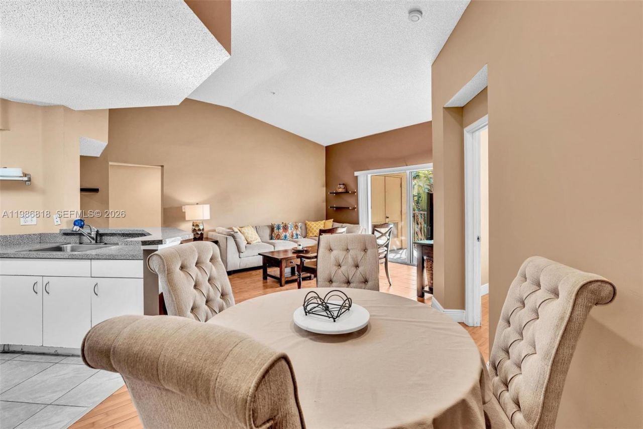 771 N Pine Island Rd, Unit 303, Plantation, FL 33324 Photo