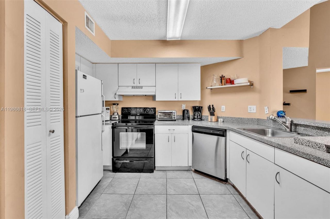 771 N Pine Island Rd, Unit 303, Plantation, FL 33324 Photo