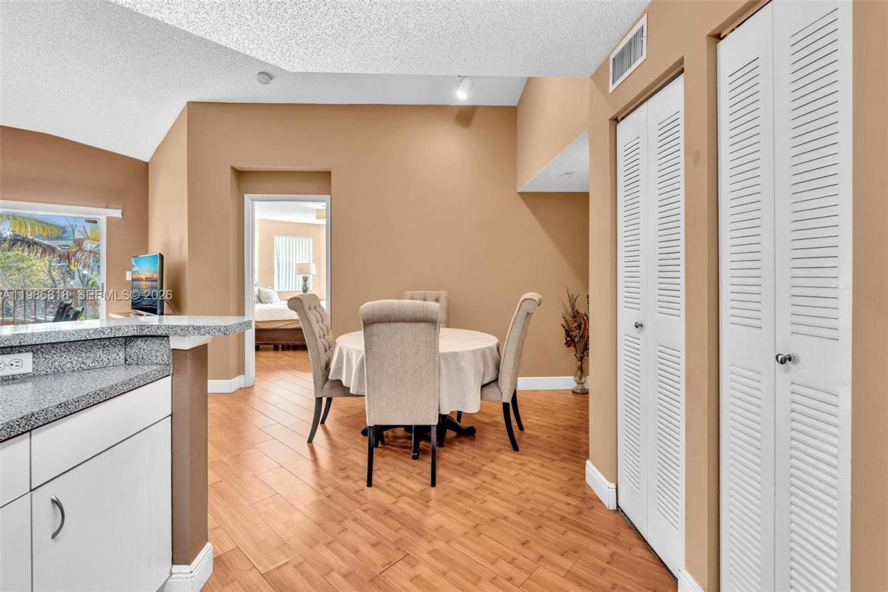 771 N Pine Island Rd, Unit 303, Plantation, FL 33324 Photo