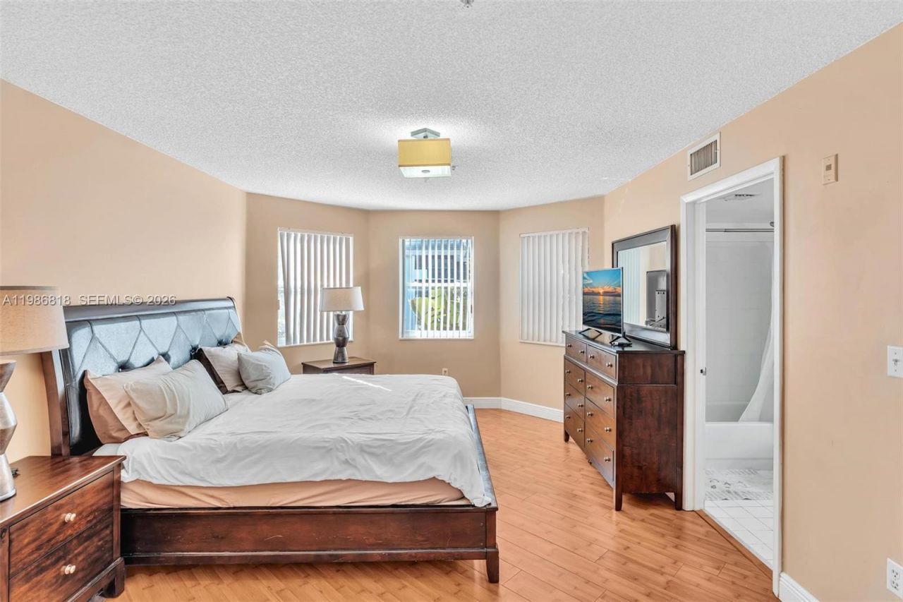 771 N Pine Island Rd, Unit 303, Plantation, FL 33324 Photo