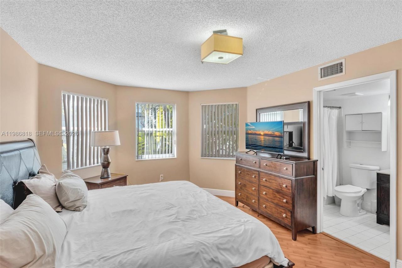 771 N Pine Island Rd, Unit 303, Plantation, FL 33324 Photo