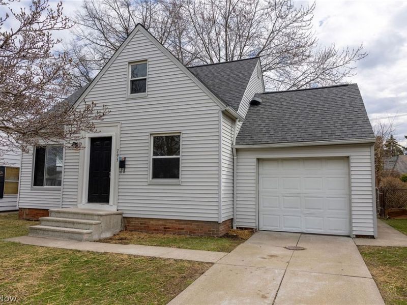 795 E 260th Street , Euclid, OH 44132 Photo 3