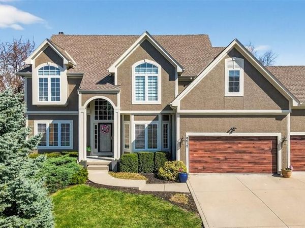 2612 SW Wintercreek Drive, Lee's Summit, MO 64081