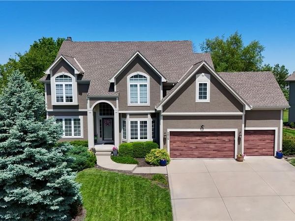 2612 SW Wintercreek Drive, Lee's Summit, MO 64081