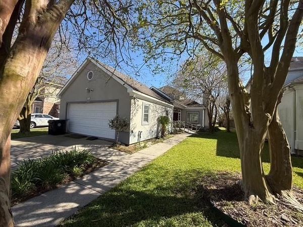 111 EAST POINT Court, New Orleans, LA 70128