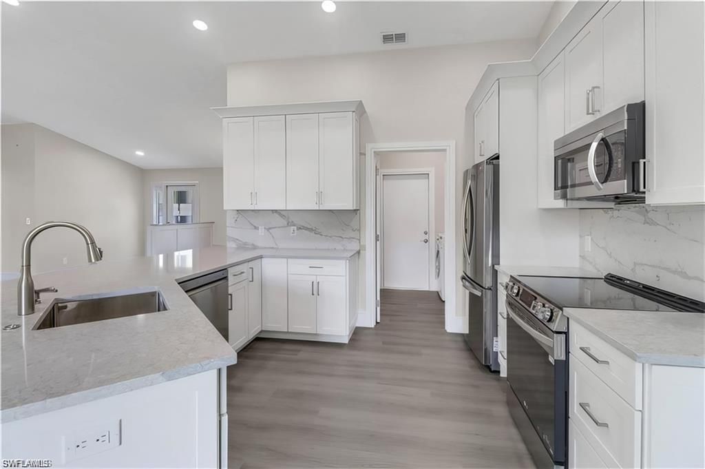270 Madison Dr, Naples, FL 34110 Photo