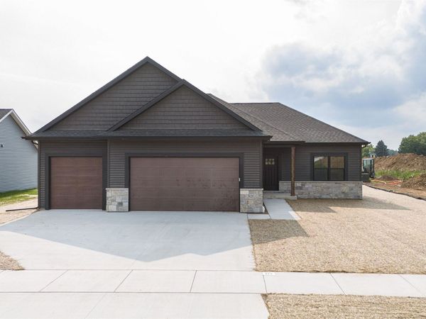 3829 N Woodbury Lane, Janesville, WI 53545