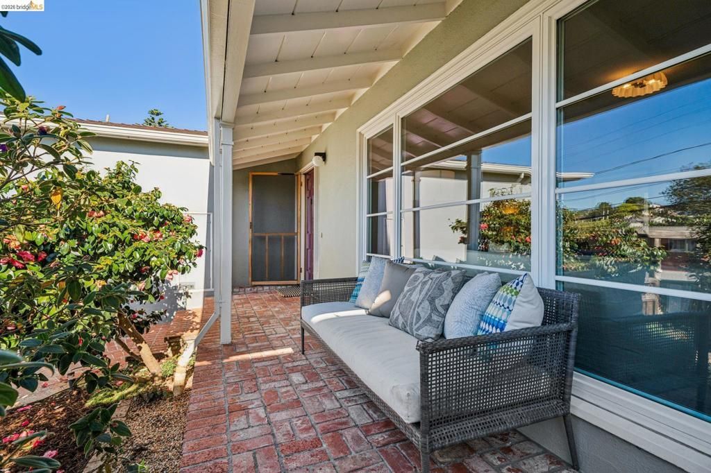 5830 Sutter Ave, Richmond, CA 94804 Main Photo