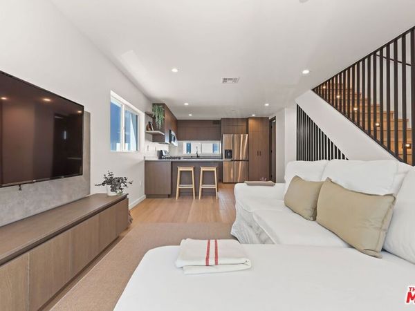 843 N Mariposa Avenue, Unit 2, Los Angeles, CA 90029