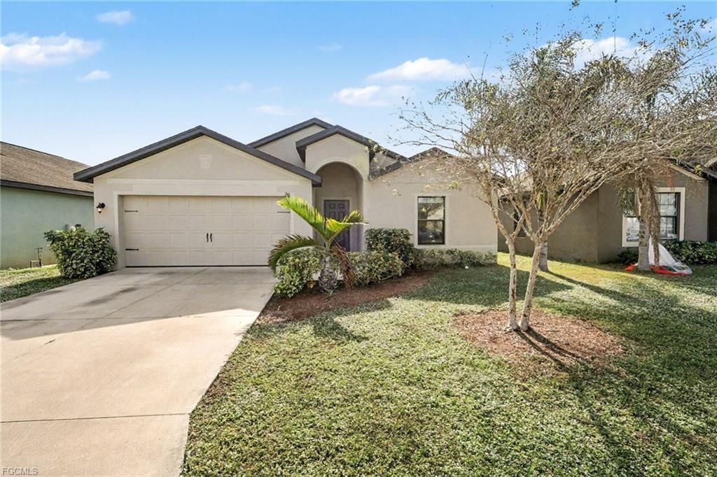 746 Center Lake Street, Lehigh Acres, FL 33974 Photo