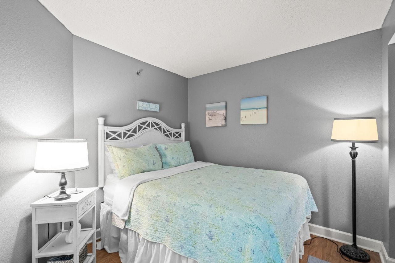 215 77th Ave. N  Photo 8