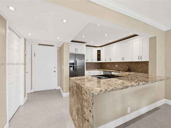 329 SE 3rd St , Unit 103S, Hallandale Beach, FL 33009