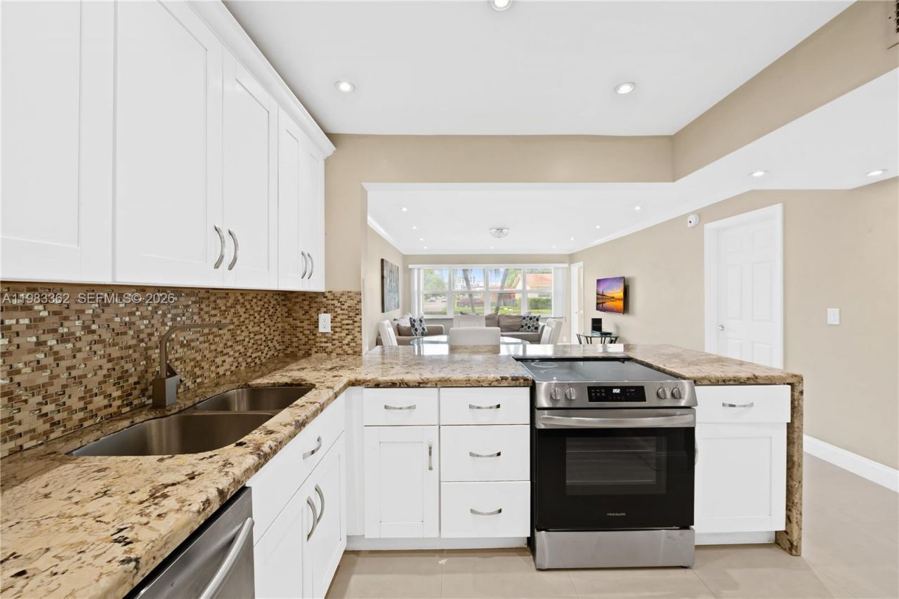 329 SE 3rd St , Unit 103S, Hallandale Beach, FL 33009 Photo