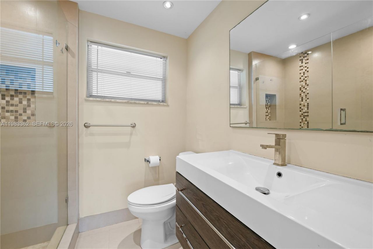 329 SE 3rd St , Unit 103S, Hallandale Beach, FL 33009 Photo