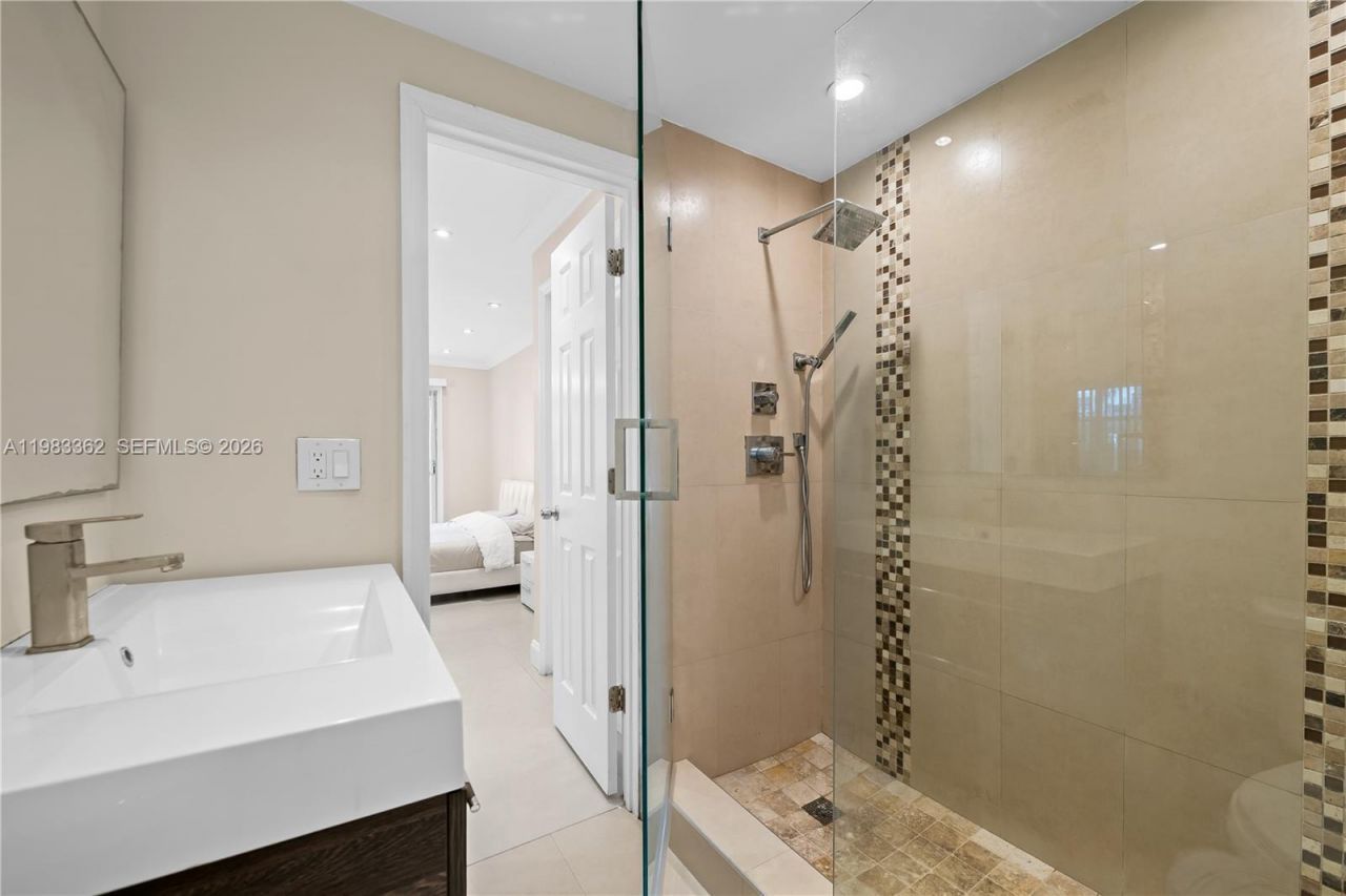 329 SE 3rd St , Unit 103S, Hallandale Beach, FL 33009 Photo