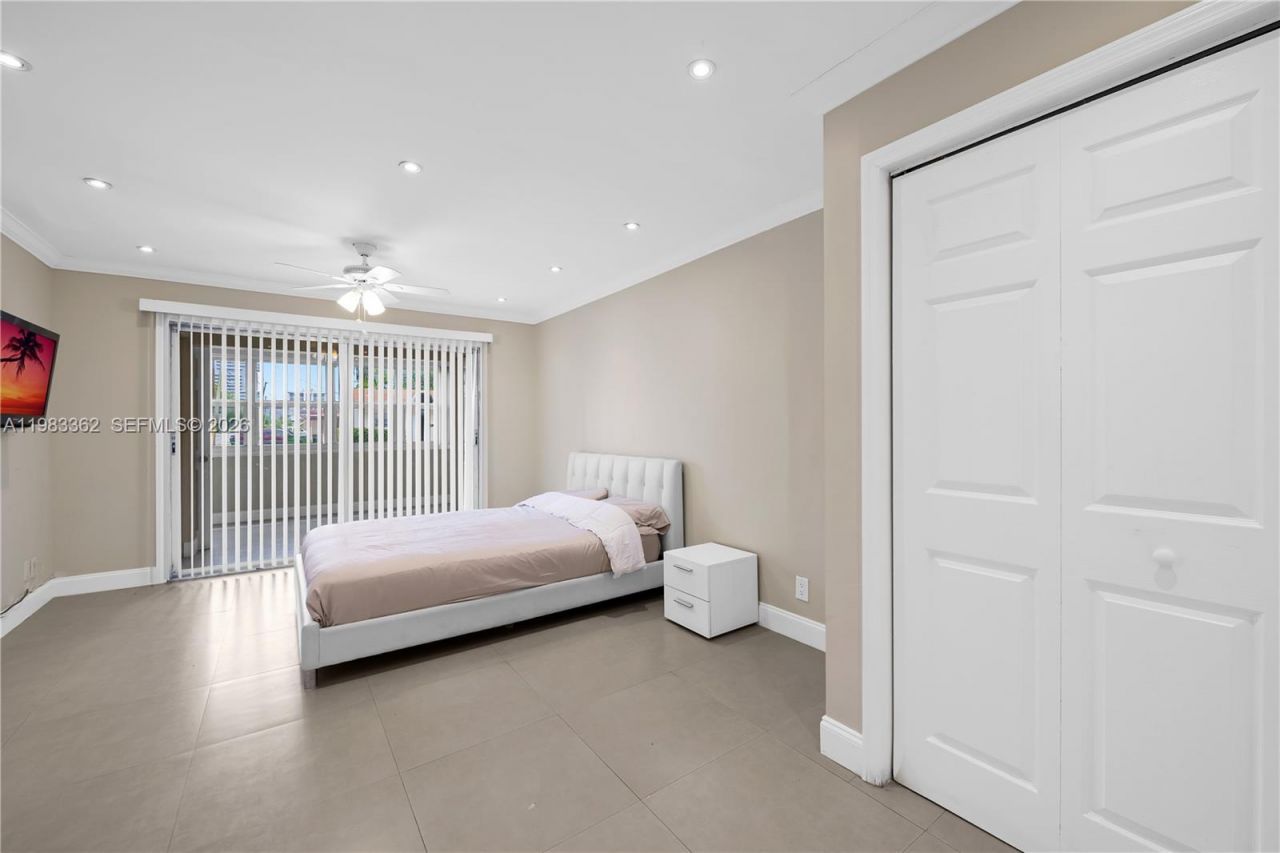 329 SE 3rd St , Unit 103S, Hallandale Beach, FL 33009 Photo