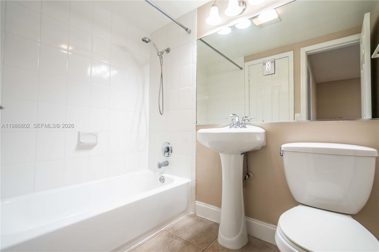 715 NE 6th St, Unit 2, Fort Lauderdale, FL 33304 Photo