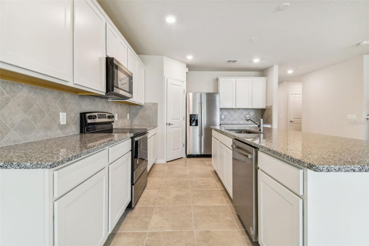 37417 Clinch Circle, Zephyrhills, FL 33540 Photo