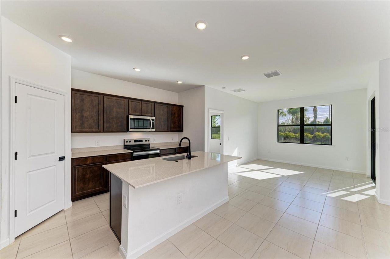 5637 Silverside Pine Court, Bradenton, FL 34211 Photo