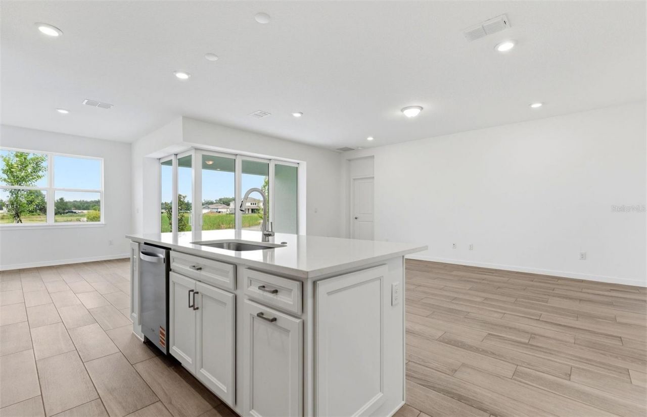 37821 Clinch Circle, Zephyrhills, FL 33540 Photo
