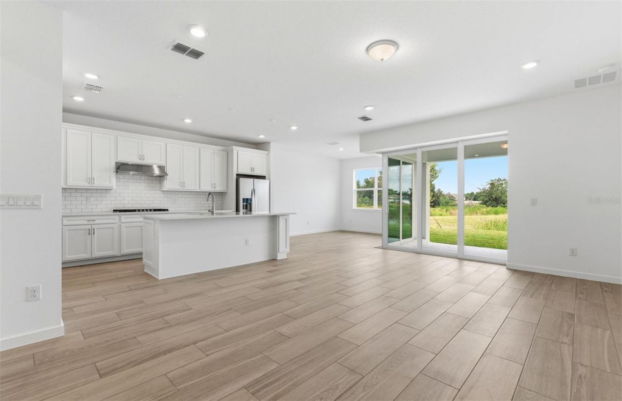 37821 Clinch Circle, Zephyrhills, FL 33540 Photo