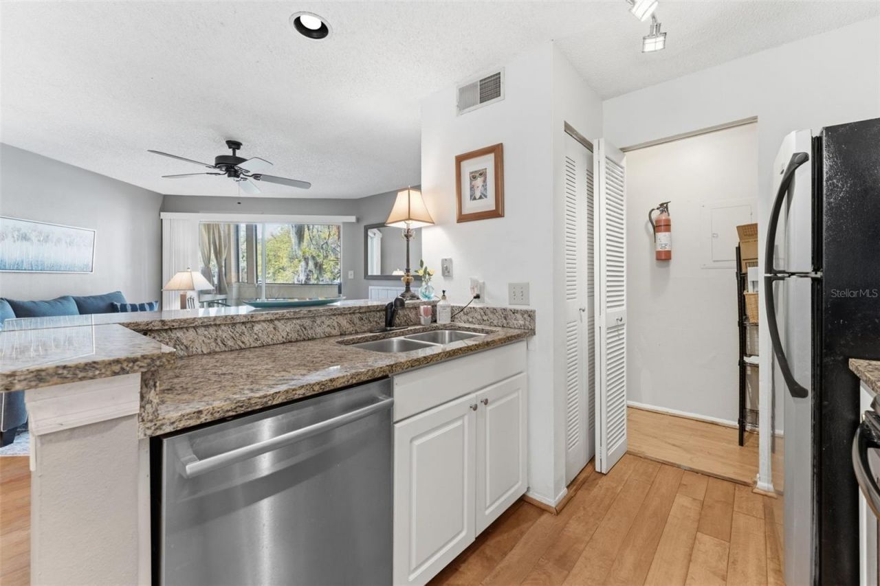 115 112th Avenue Ne, Unit 715, Saint Petersburg, FL 33716 Photo