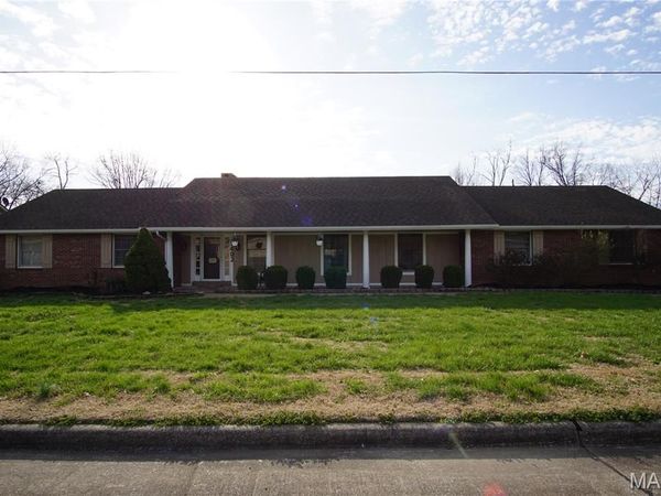 1402 Greenway Drive , Jackson, MO 63755