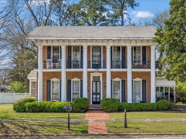 104 N MAURY ST, Holly Springs, MS 38635